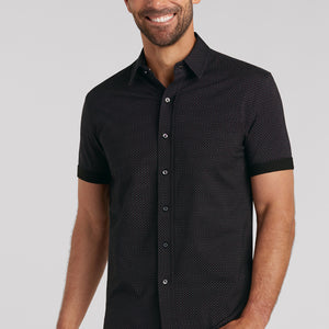 Model wear Lively Burst Black short sleeve collar shirt, styled with white pants.