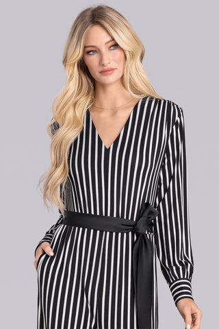 Spotlight in Black Whisper White